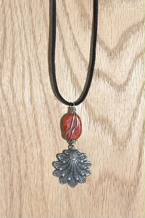 Clamshell pendant